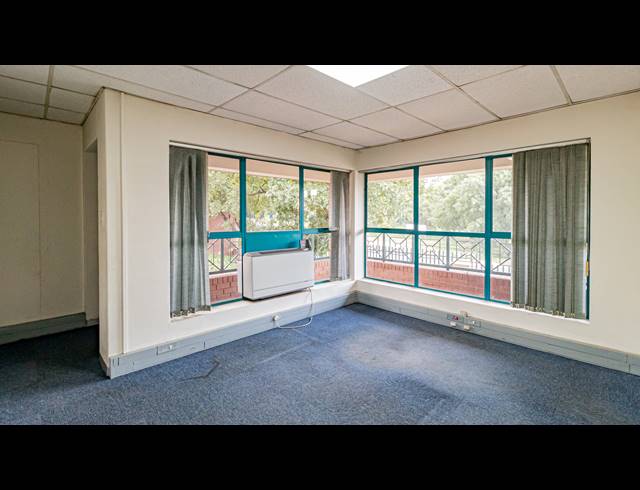 235M² OFFICE TO LET IN FERNDALE